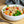 Laden Sie das Bild in den Galerie-Viewer, STEINER´s Low Carb High Protein Fusilli angerichtet auf einem weißen tiefen Teller. Die Pasta wurde mit geschnittenen Würstchen, roten Paprikastückchen und Basilikum garniert.