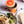 Laden Sie das Bild in den Galerie-Viewer, STEINER´s Low Carb High Protein Tagliatelle zubereitet mit einer Soße aus Sahne, Spinat und Lachs getoppt ist das Gericht mit STEINER´s Pasta Gewürz. Die Pasta ist auf einem weißen Teller serviert. Daneben steht eine Dose STEINER´s Pasta Gewürz.