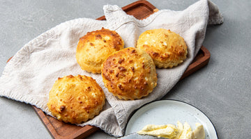 Low Carb Käsebrötchen aus STEINER´s Pfannkuchenmischung – eiweißreich, kohlenhydratarm und glutenfrei, perfekt für eine gesunde Ernährung