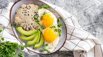 Herzhaftes Low Carb Porridge mit Avocado und Spiegelei - Rezept