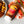 Laden Sie das Bild in den Galerie-Viewer, Eine Flasche STEINER´s Low Carb BBQ Ketchup neben einem Teller mit gebratenem Fleisch und einem Belagensalat.
