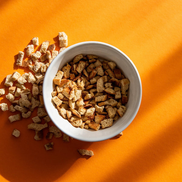 STEINER´s Low Carb High Protein Croutons als Brotchips mit Knoblauch.