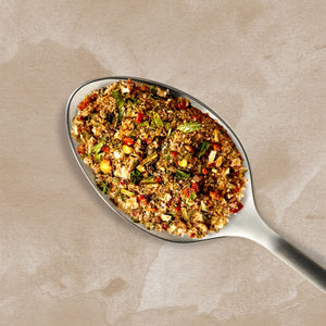 STEINERs Burger & BBQ Gewürzsalz gehäuft auf einem Esslöffel