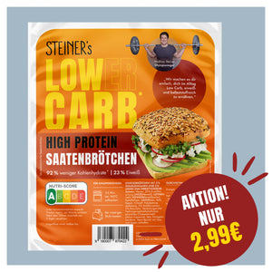 Eine Packung STEINER´s Low Carb Saatenbrötchen mit vier Stück Saatenbrötchen. Auf der Packung ist ein roter Sticker mit der Aufschrift: Aktion! Nur 2,99€"